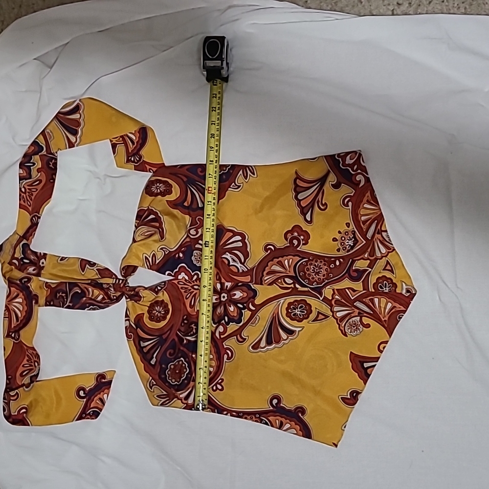 Banana Republic Silk Floral Halter top with keyhole front. Size Large - Picture 7 of 7